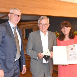 Otmar Tinkl erhielt den goldenen Ehrenring der Gemeinde Hausen für seine hervorragenden ehrenamtlichen Leistungen